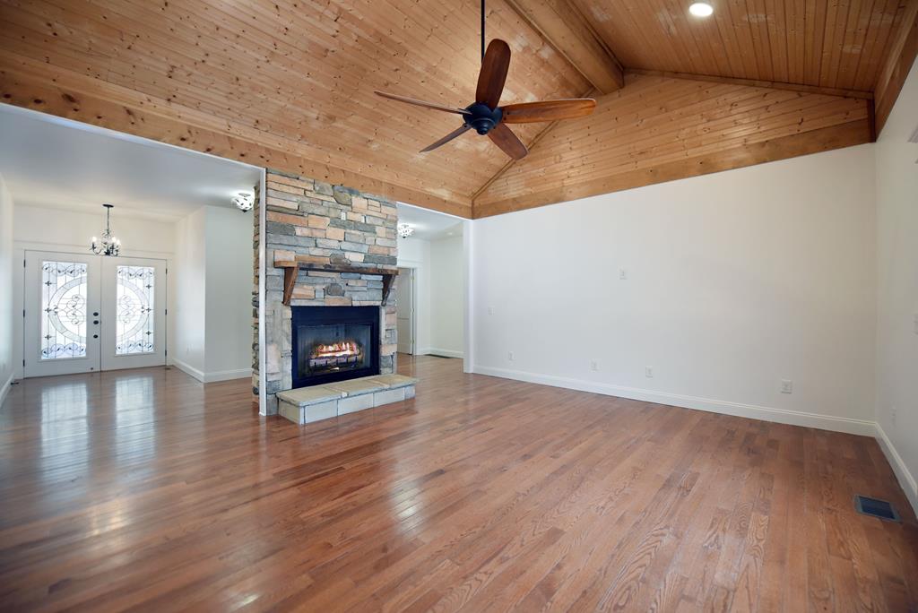 135 Floyds Way