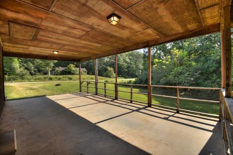 A home in Mccaysville