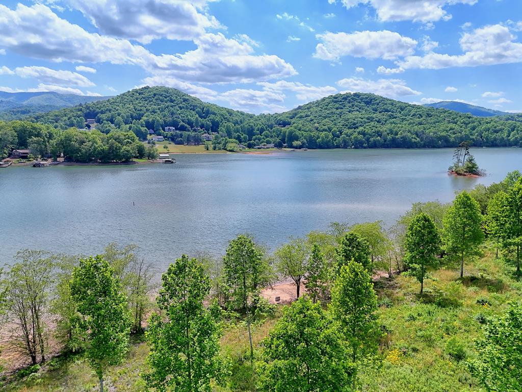 314 Lakeside Drive