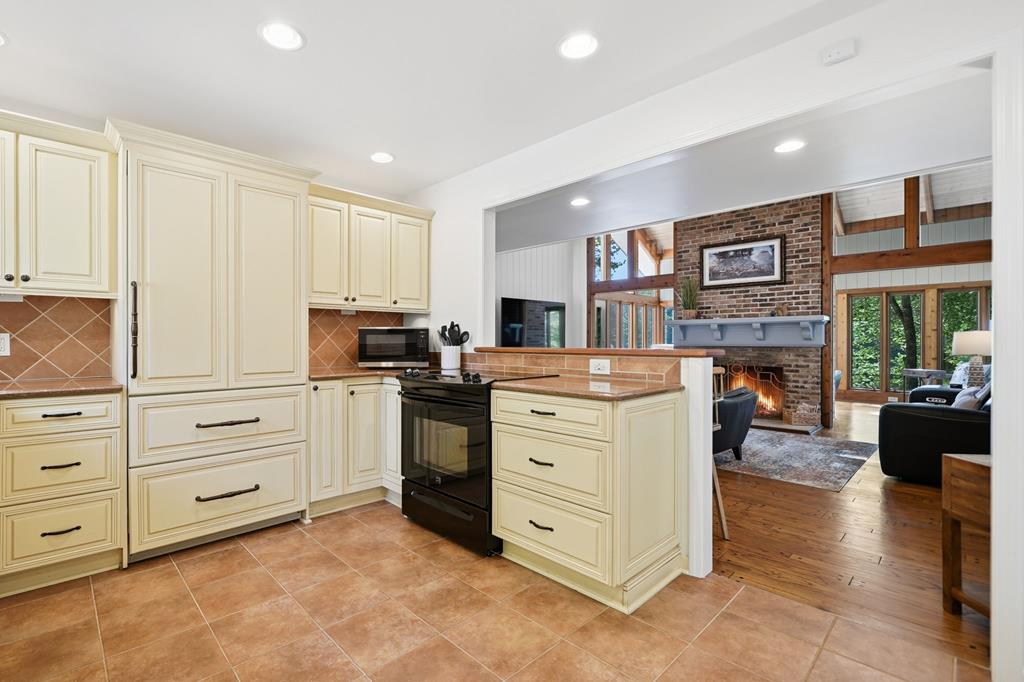 Waleska, Georgia, 30183, United States, 4 Bedrooms Bedrooms, ,3 BathroomsBathrooms,Residential,Active,2044151