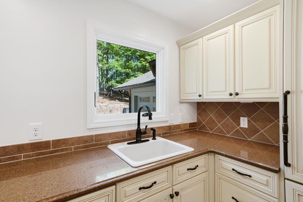 Waleska, Georgia, 30183, United States, 4 Bedrooms Bedrooms, ,3 BathroomsBathrooms,Residential,Active,2044151