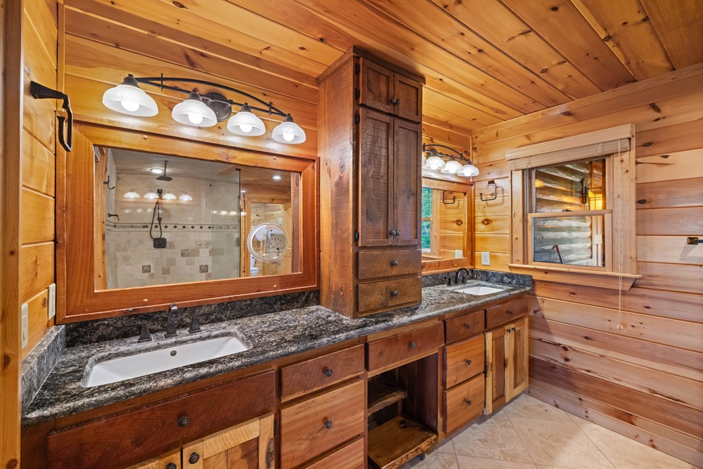 Mineral Bluff, Georgia, 30559, United States, 4 Bedrooms Bedrooms, ,5 BathroomsBathrooms,Residential,Active,2044192