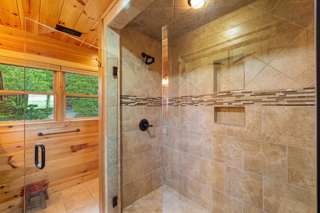 Mineral Bluff, Georgia, 30559, United States, 4 Bedrooms Bedrooms, ,5 BathroomsBathrooms,Residential,Active,2044192