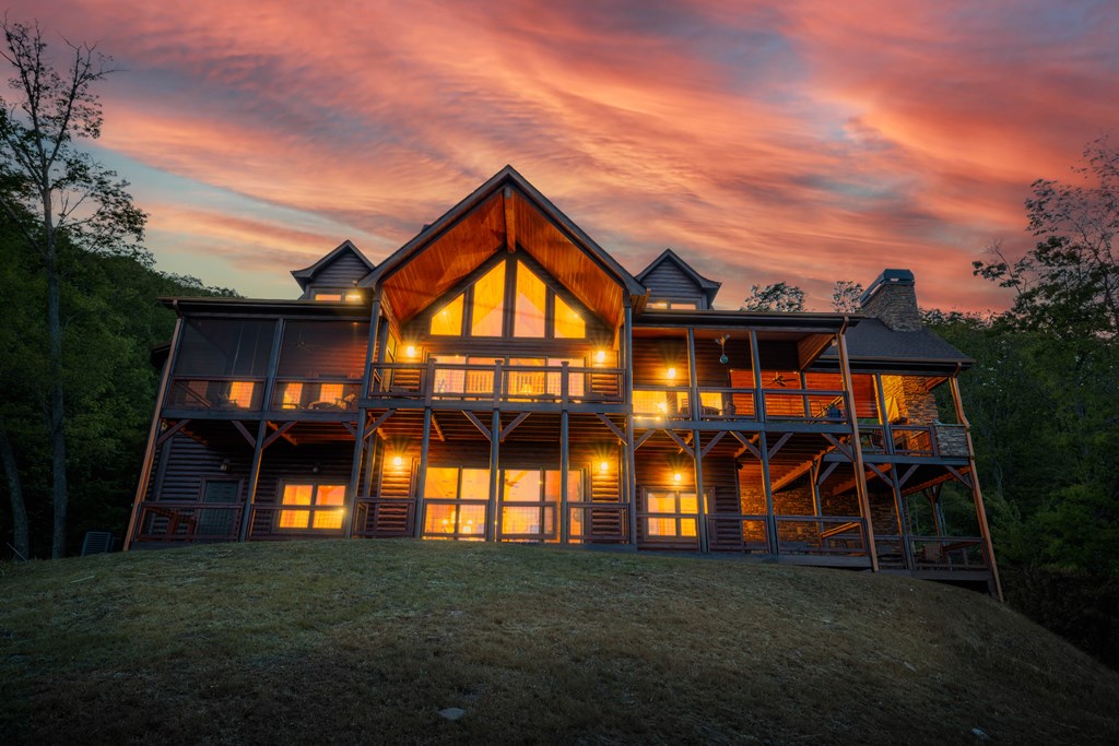 Mineral Bluff, Georgia, 30559, United States, 4 Bedrooms Bedrooms, ,5 BathroomsBathrooms,Residential,Active,2044192