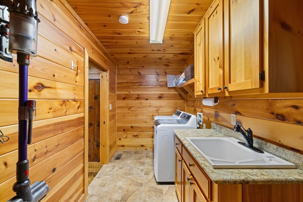 Mineral Bluff, Georgia, 30559, United States, 4 Bedrooms Bedrooms, ,5 BathroomsBathrooms,Residential,Active,2044192