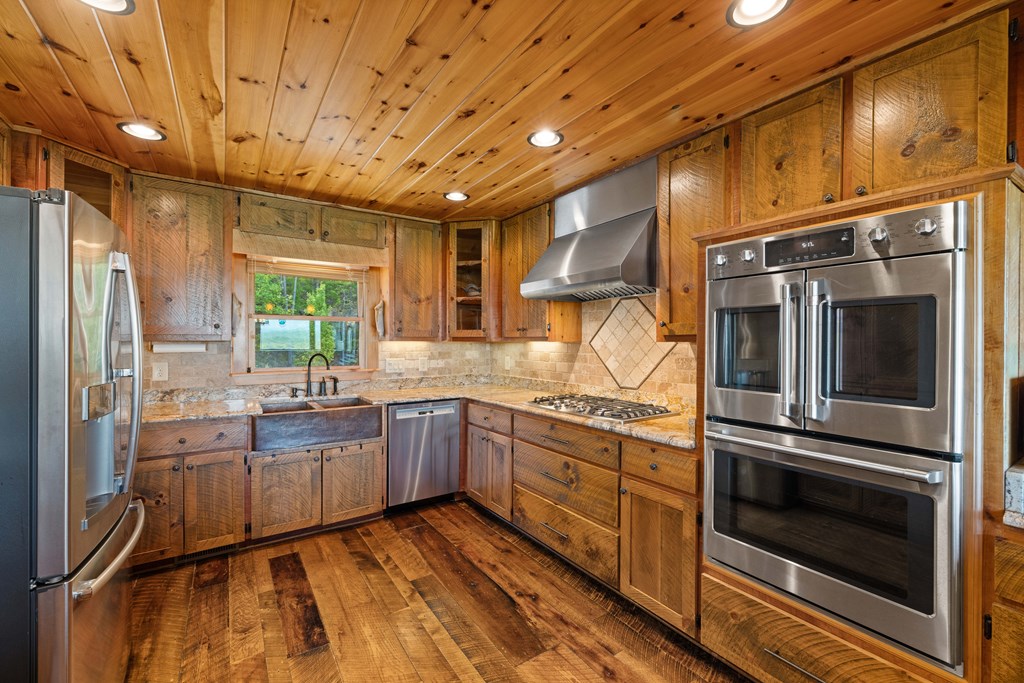 Mineral Bluff, Georgia, 30559, United States, 4 Bedrooms Bedrooms, ,5 BathroomsBathrooms,Residential,Active,2044192