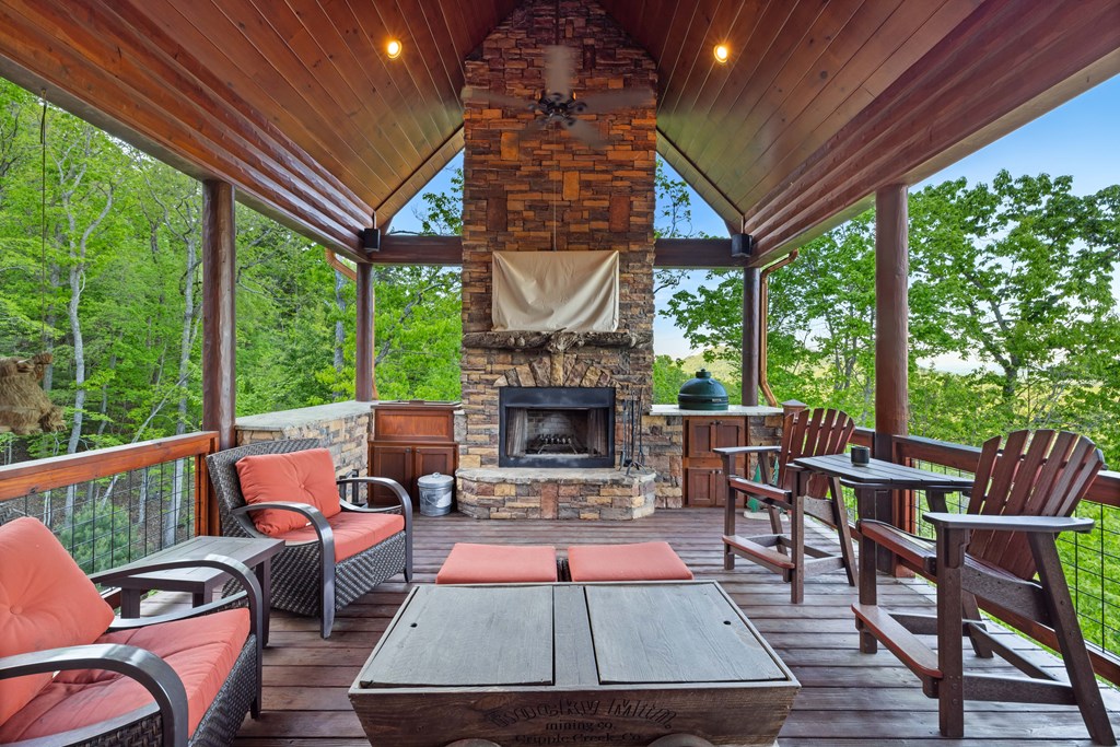 Mineral Bluff, Georgia, 30559, United States, 4 Bedrooms Bedrooms, ,5 BathroomsBathrooms,Residential,Active,2044192