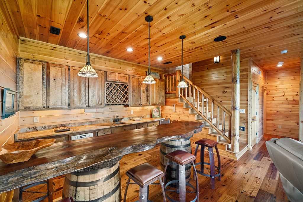 Mineral Bluff, Georgia, 30559, United States, 4 Bedrooms Bedrooms, ,5 BathroomsBathrooms,Residential,Active,2044192