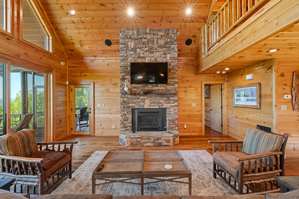 Mineral Bluff, Georgia, 30559, United States, 4 Bedrooms Bedrooms, ,5 BathroomsBathrooms,Residential,Active,2044192