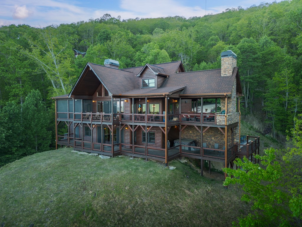 Mineral Bluff, Georgia, 30559, United States, 4 Bedrooms Bedrooms, ,5 BathroomsBathrooms,Residential,Active,2044192
