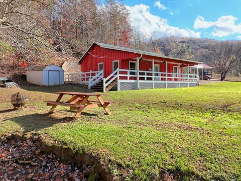 A home in Hiawassee