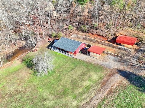 A home in Hiawassee