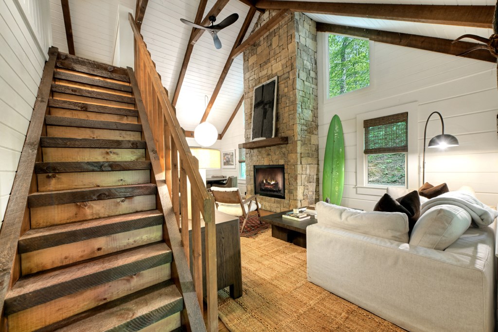 545 Chestnut Ridge