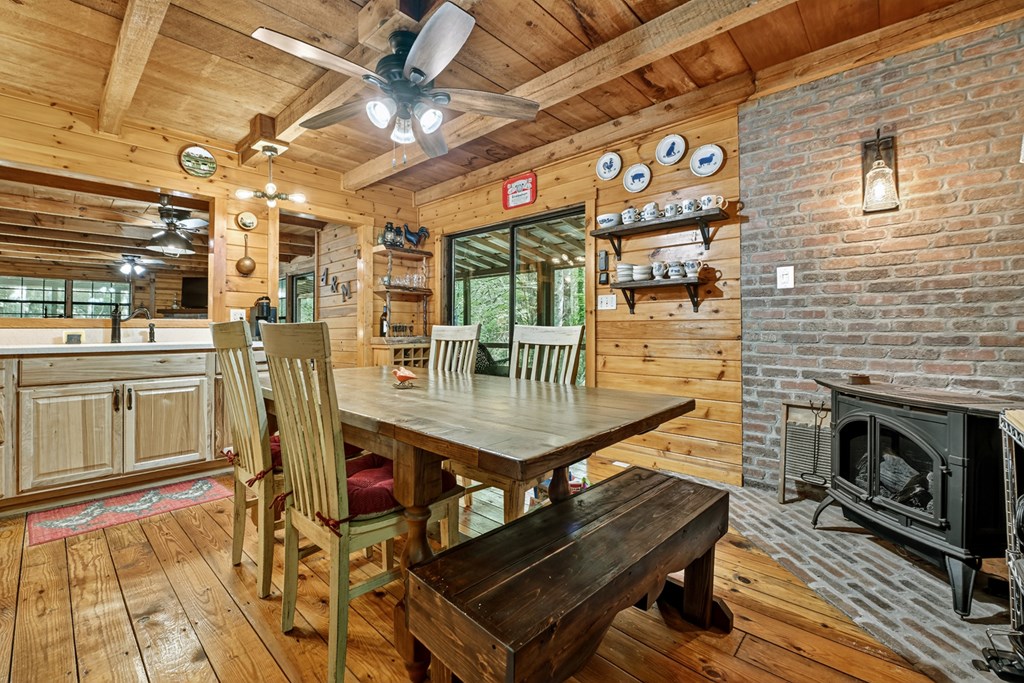 1431 Cashes Valley Lane
