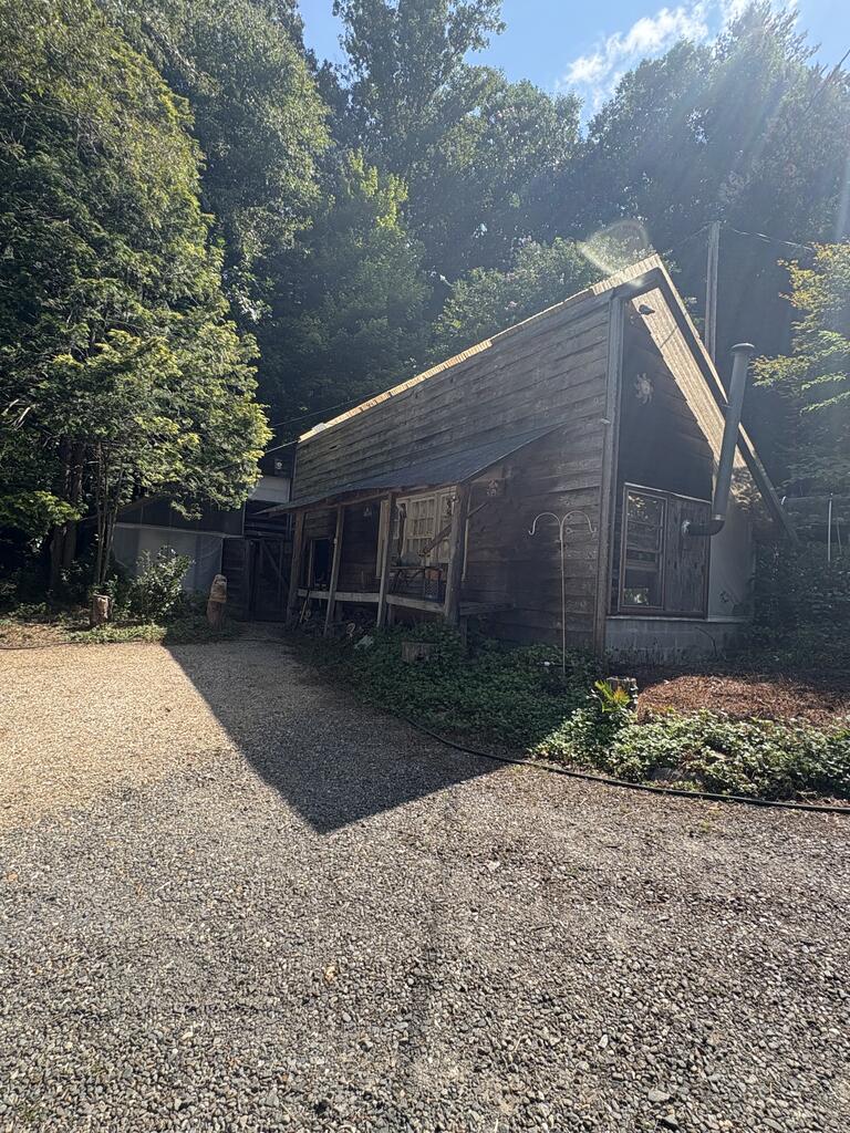 889 Low Gap Road