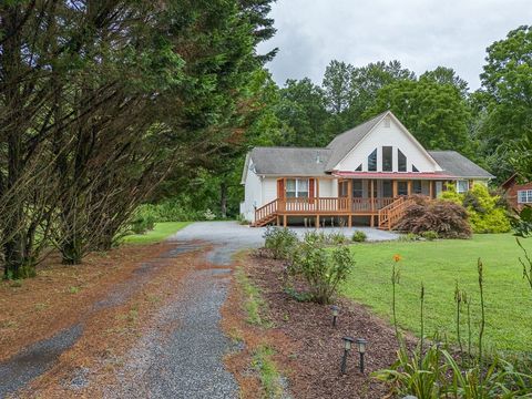 A home in Hayesville