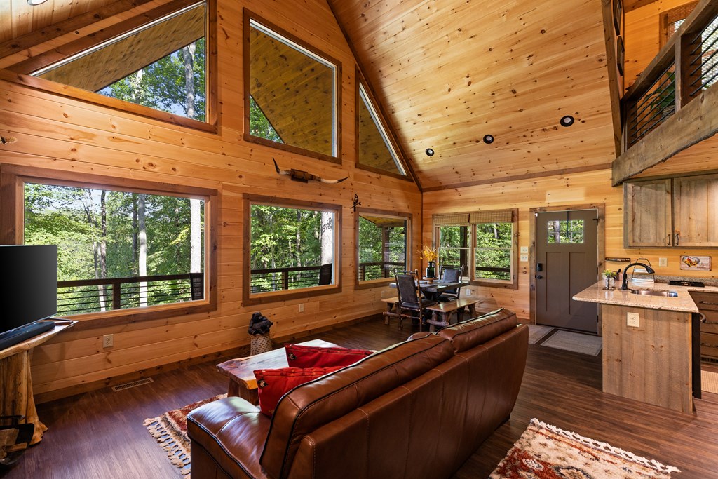 89 Whispering Hawk Court