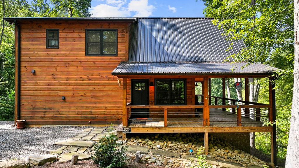 89 Whispering Hawk Court