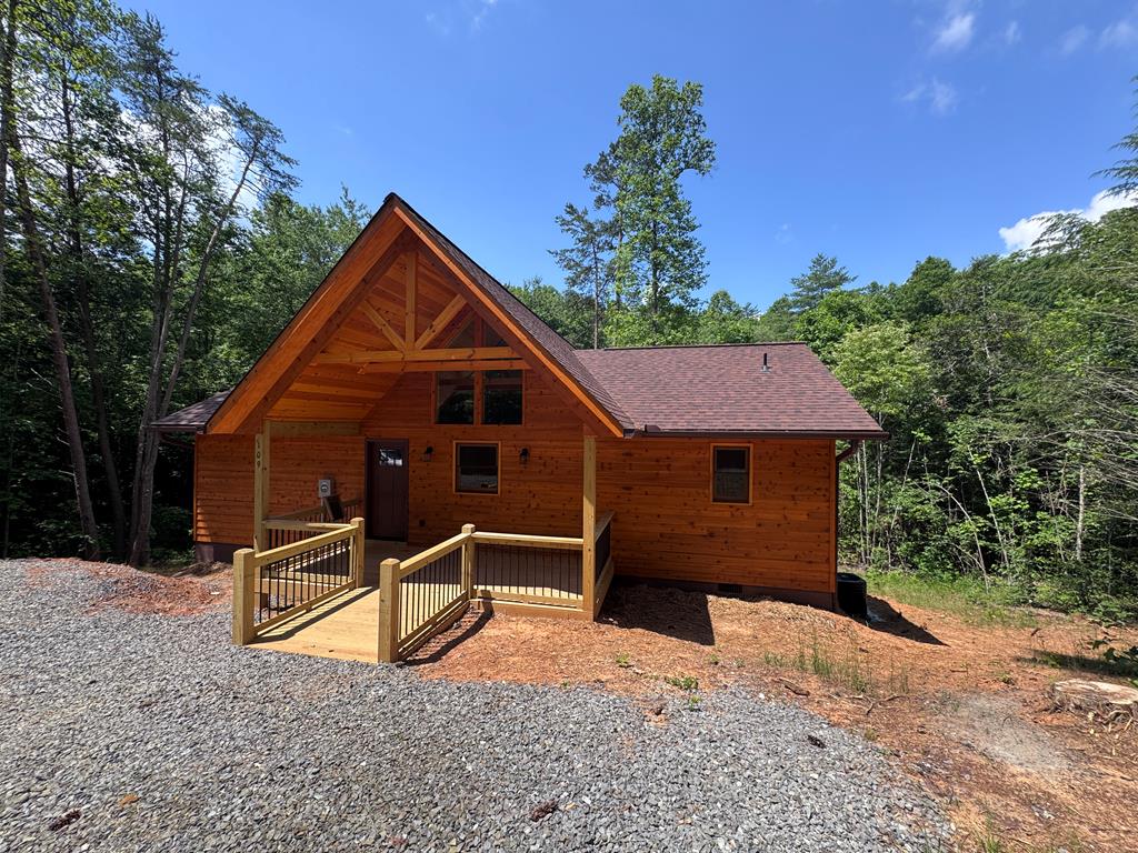 109 Chestnut Oaks Drive