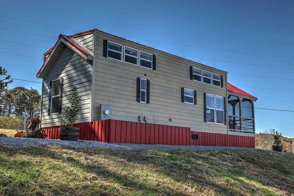 476, 478 Lapidary Lane