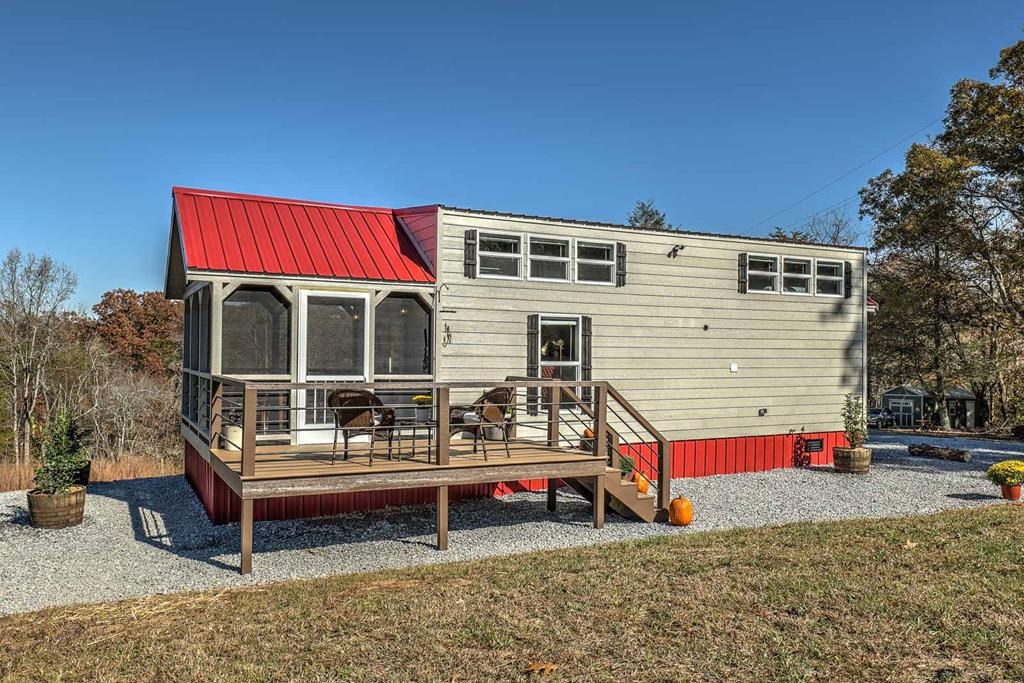 476, 478 Lapidary Lane