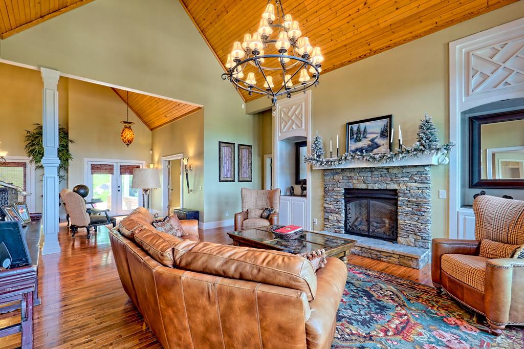340 Autumn Trl, Franklin, NC, 28734, USA, 3 Bedrooms Bedrooms, ,4 BathroomsBathrooms,Residential,Active,340 Autumn Trl,434953