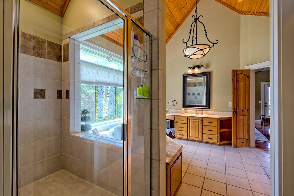 340 Autumn Trl, Franklin, NC, 28734, USA, 3 Bedrooms Bedrooms, ,4 BathroomsBathrooms,Residential,Active,340 Autumn Trl,434953