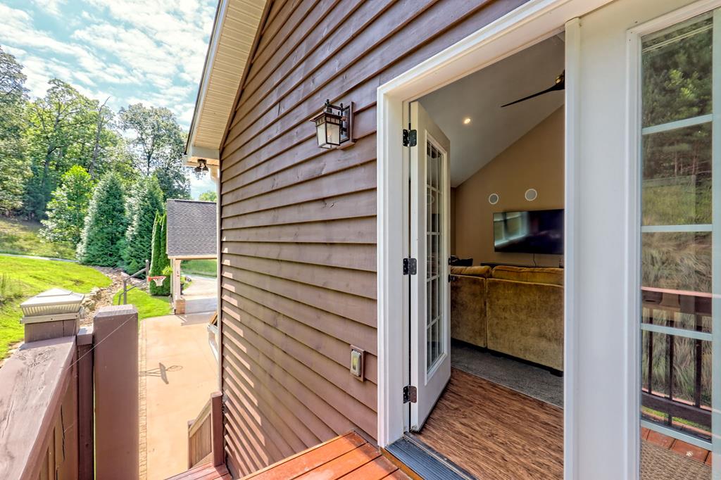 340 Autumn Trl, Franklin, NC, 28734, USA, 3 Bedrooms Bedrooms, ,4 BathroomsBathrooms,Residential,Active,340 Autumn Trl,434953