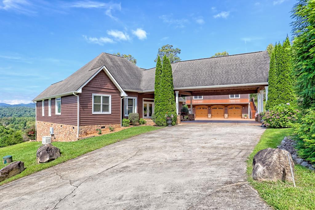 340 Autumn Trl, Franklin, NC, 28734, USA, 3 Bedrooms Bedrooms, ,4 BathroomsBathrooms,Residential,Active,340 Autumn Trl,434953