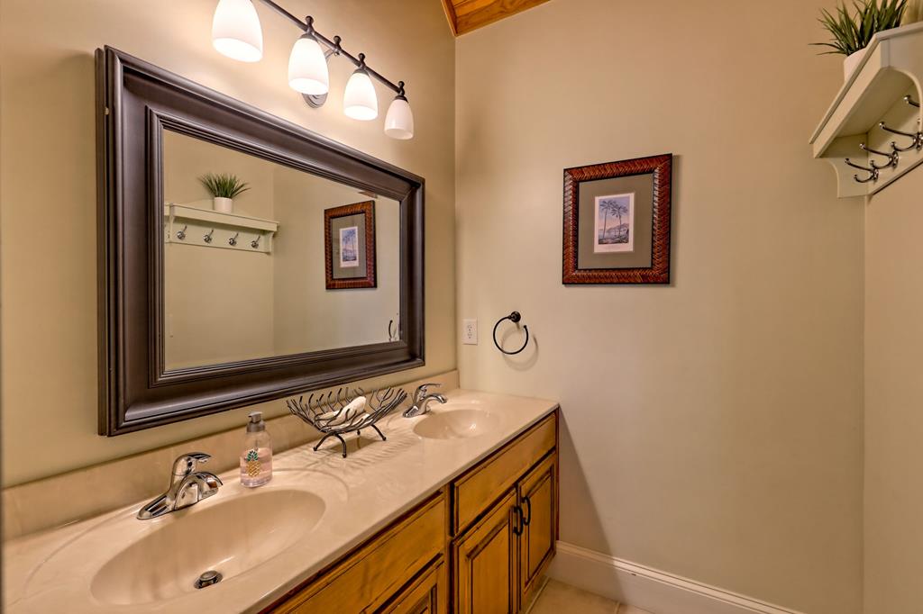 340 Autumn Trl, Franklin, NC, 28734, USA, 3 Bedrooms Bedrooms, ,4 BathroomsBathrooms,Residential,Active,340 Autumn Trl,434953