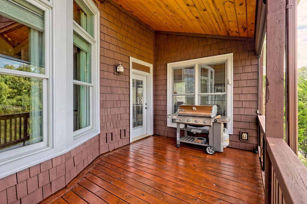340 Autumn Trl, Franklin, NC, 28734, USA, 3 Bedrooms Bedrooms, ,4 BathroomsBathrooms,Residential,Active,340 Autumn Trl,434953