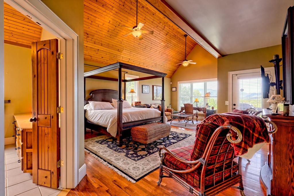 340 Autumn Trl, Franklin, NC, 28734, USA, 3 Bedrooms Bedrooms, ,4 BathroomsBathrooms,Residential,Active,340 Autumn Trl,434953