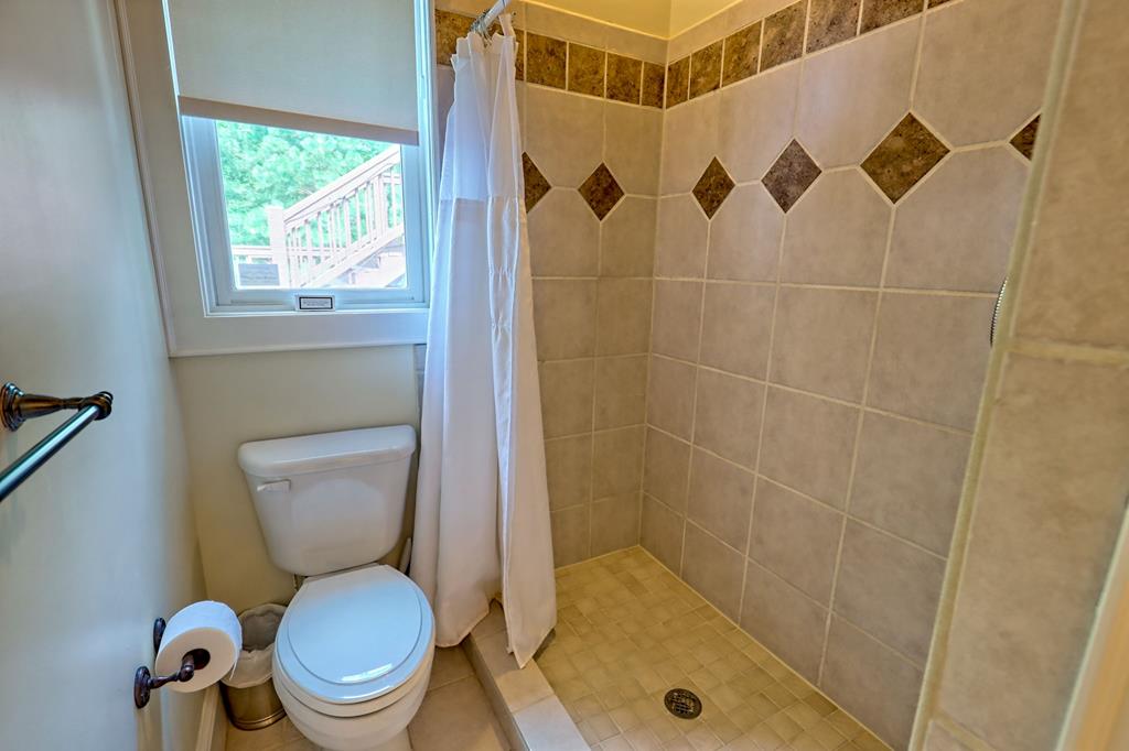340 Autumn Trl, Franklin, NC, 28734, USA, 3 Bedrooms Bedrooms, ,4 BathroomsBathrooms,Residential,Active,340 Autumn Trl,434953