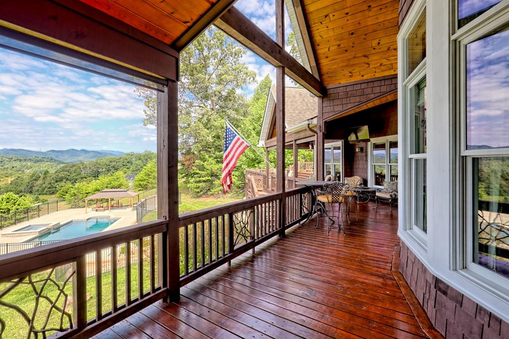 340 Autumn Trl, Franklin, NC, 28734, USA, 3 Bedrooms Bedrooms, ,4 BathroomsBathrooms,Residential,Active,340 Autumn Trl,434953