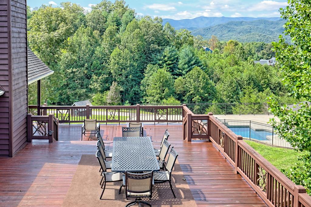 340 Autumn Trl, Franklin, NC, 28734, USA, 3 Bedrooms Bedrooms, ,4 BathroomsBathrooms,Residential,Active,340 Autumn Trl,434953