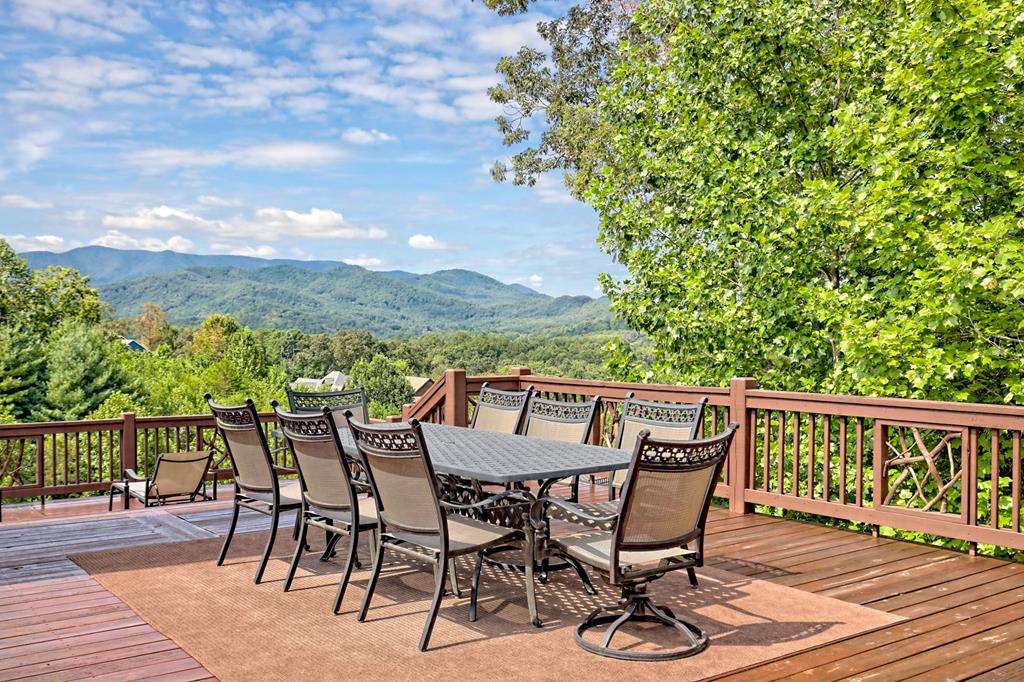 340 Autumn Trl, Franklin, NC, 28734, USA, 3 Bedrooms Bedrooms, ,4 BathroomsBathrooms,Residential,Active,340 Autumn Trl,434953