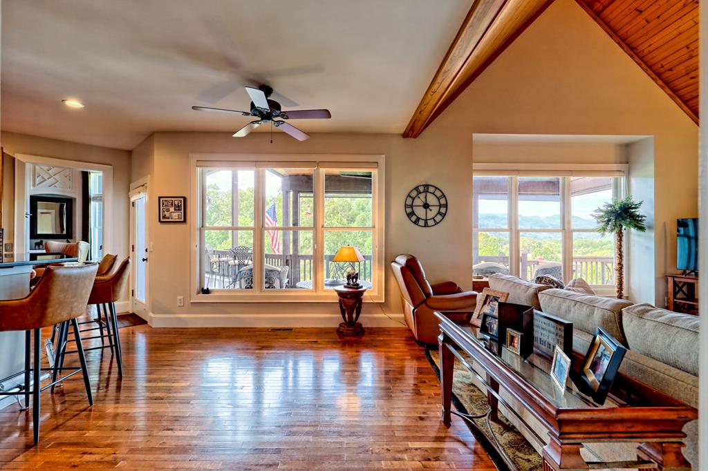 340 Autumn Trl, Franklin, NC, 28734, USA, 3 Bedrooms Bedrooms, ,4 BathroomsBathrooms,Residential,Active,340 Autumn Trl,434953