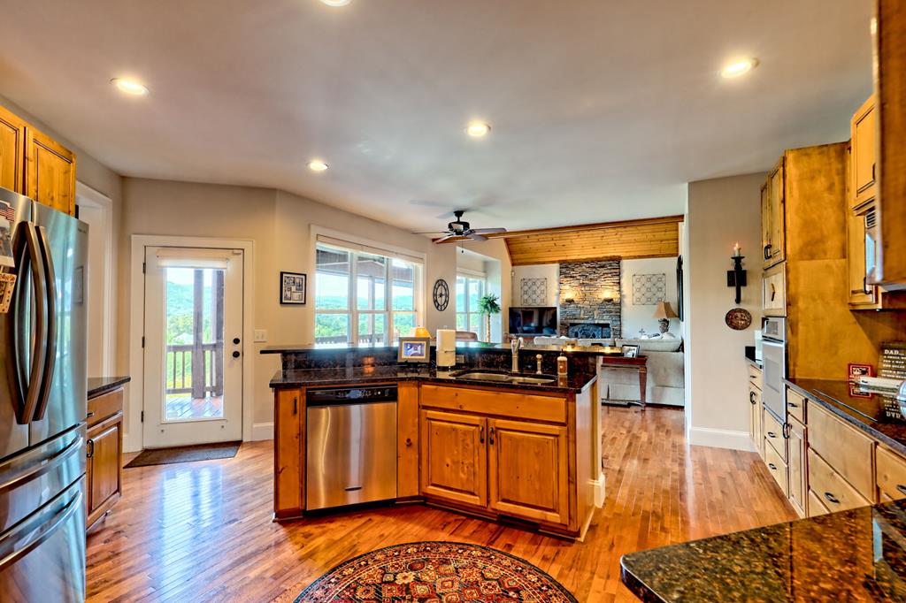 340 Autumn Trl, Franklin, NC, 28734, USA, 3 Bedrooms Bedrooms, ,4 BathroomsBathrooms,Residential,Active,340 Autumn Trl,434953