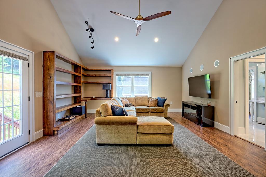 340 Autumn Trl, Franklin, NC, 28734, USA, 3 Bedrooms Bedrooms, ,4 BathroomsBathrooms,Residential,Active,340 Autumn Trl,434953