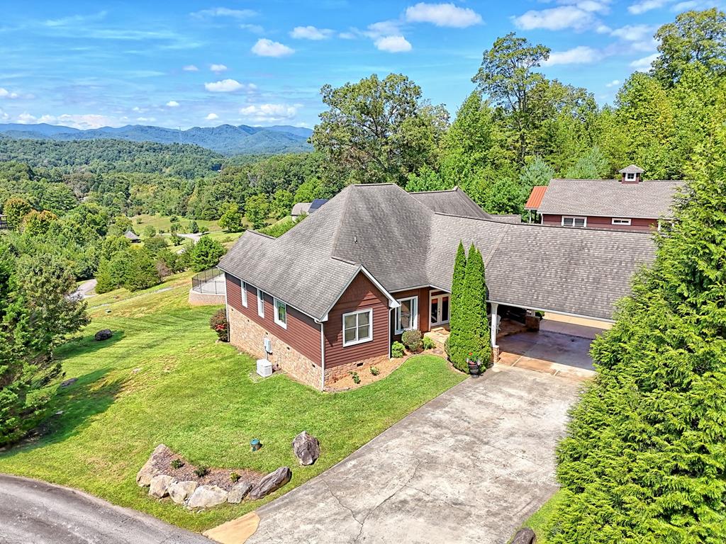 340 Autumn Trl, Franklin, NC, 28734, USA, 3 Bedrooms Bedrooms, ,4 BathroomsBathrooms,Residential,Active,340 Autumn Trl,434953