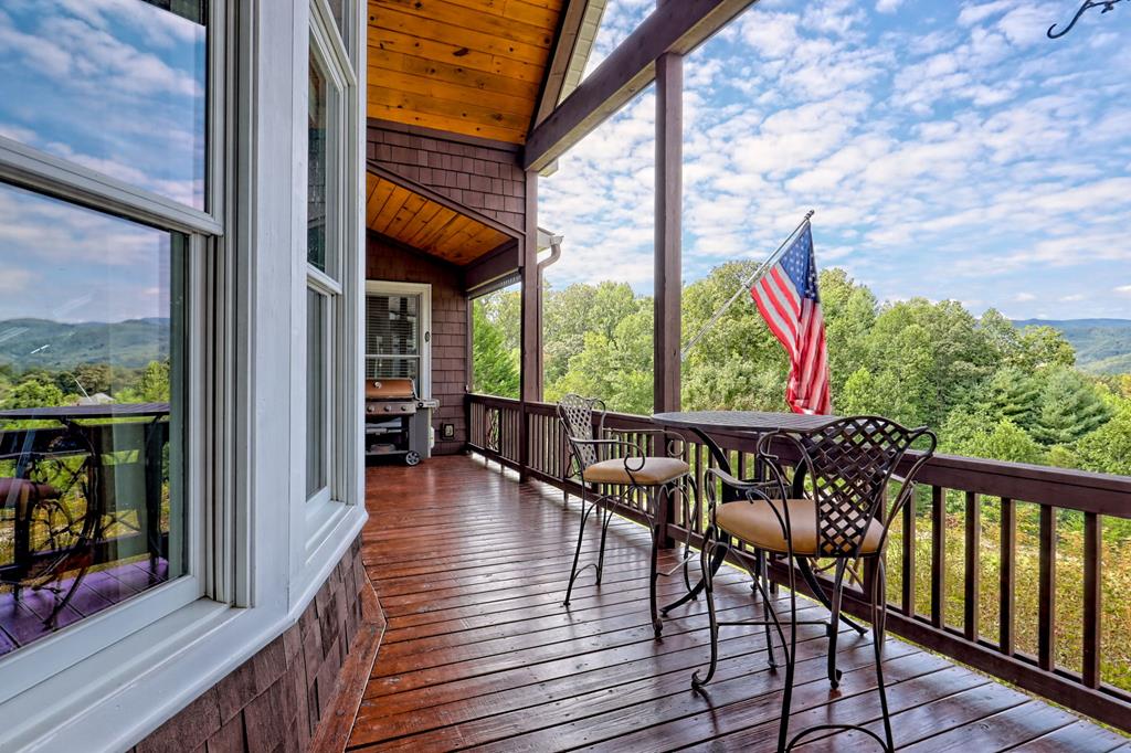 340 Autumn Trl, Franklin, NC, 28734, USA, 3 Bedrooms Bedrooms, ,4 BathroomsBathrooms,Residential,Active,340 Autumn Trl,434953