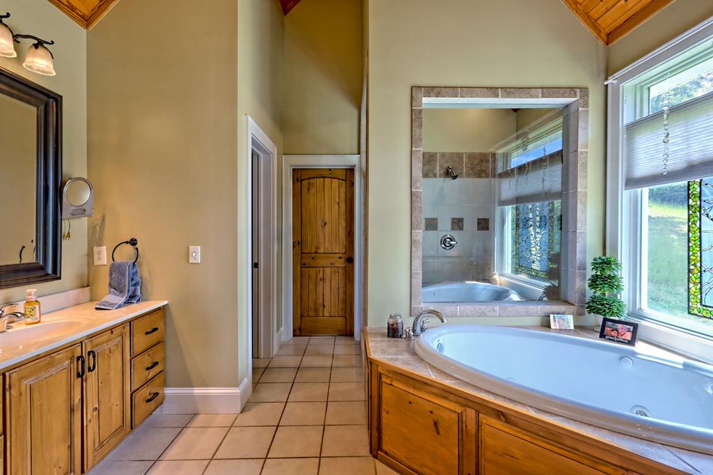 340 Autumn Trl, Franklin, NC, 28734, USA, 3 Bedrooms Bedrooms, ,4 BathroomsBathrooms,Residential,Active,340 Autumn Trl,434953