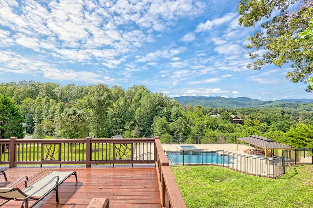 340 Autumn Trl, Franklin, NC, 28734, USA, 3 Bedrooms Bedrooms, ,4 BathroomsBathrooms,Residential,Active,340 Autumn Trl,434953