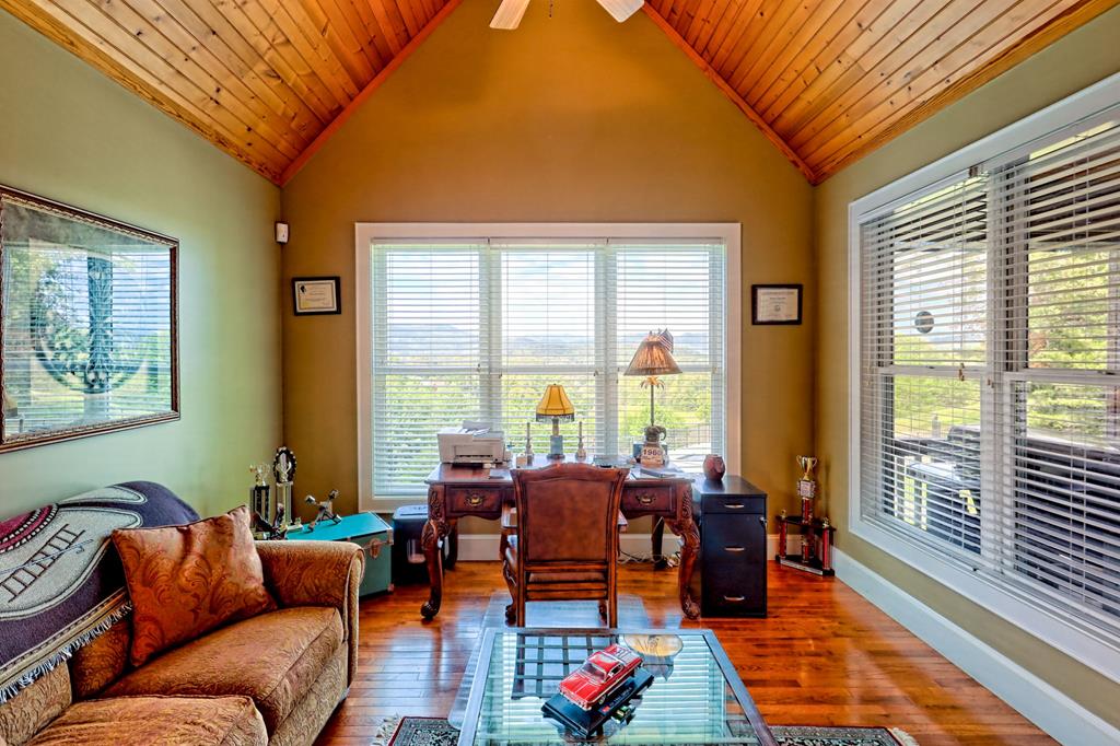 340 Autumn Trl, Franklin, NC, 28734, USA, 3 Bedrooms Bedrooms, ,4 BathroomsBathrooms,Residential,Active,340 Autumn Trl,434953