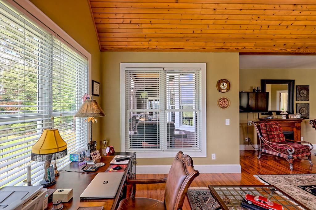 340 Autumn Trl, Franklin, NC, 28734, USA, 3 Bedrooms Bedrooms, ,4 BathroomsBathrooms,Residential,Active,340 Autumn Trl,434953