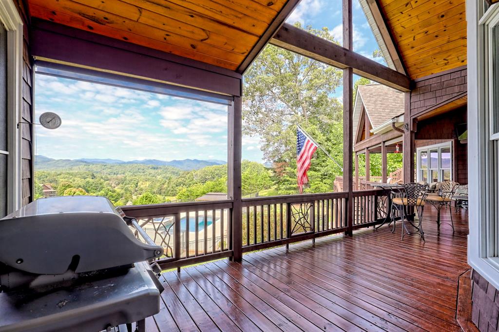 340 Autumn Trl, Franklin, NC, 28734, USA, 3 Bedrooms Bedrooms, ,4 BathroomsBathrooms,Residential,Active,340 Autumn Trl,434953
