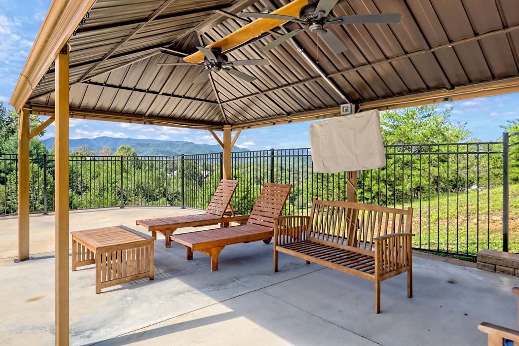 340 Autumn Trl, Franklin, NC, 28734, USA, 3 Bedrooms Bedrooms, ,4 BathroomsBathrooms,Residential,Active,340 Autumn Trl,434953