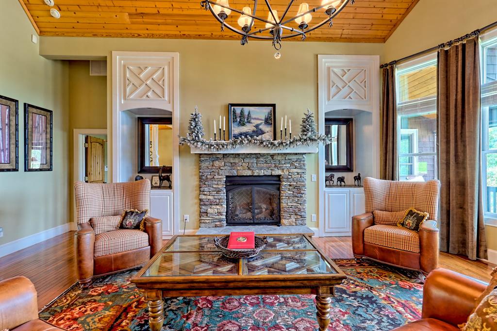 340 Autumn Trl, Franklin, NC, 28734, USA, 3 Bedrooms Bedrooms, ,4 BathroomsBathrooms,Residential,Active,340 Autumn Trl,434953