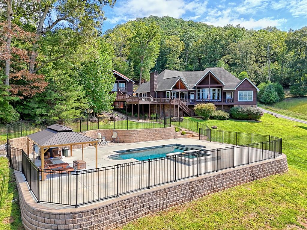 340 Autumn Trl, Franklin, NC, 28734, USA, 3 Bedrooms Bedrooms, ,4 BathroomsBathrooms,Residential,Active,340 Autumn Trl,434953