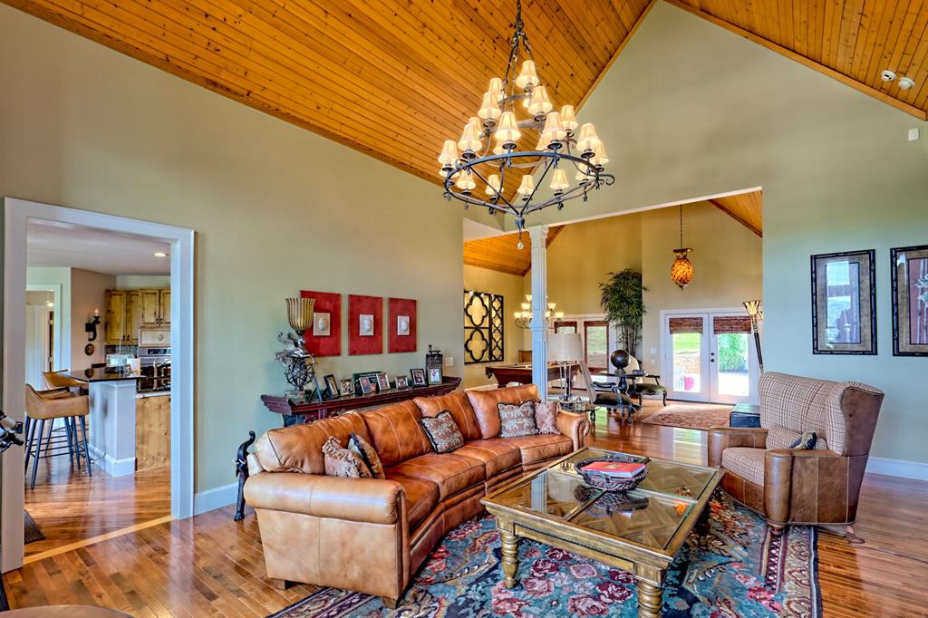 340 Autumn Trl, Franklin, NC, 28734, USA, 3 Bedrooms Bedrooms, ,4 BathroomsBathrooms,Residential,Active,340 Autumn Trl,434953